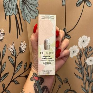 Clinique beyond perfecting foundation plus concealer in CN 40 cream chamois.